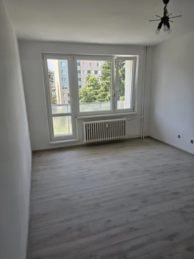 Na predaj 2-izbový byt, 65 m², Púchov, Obrancov mieru