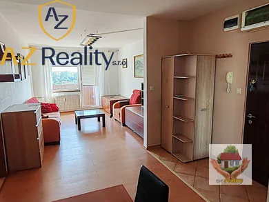 Mieszkania na sprzedaż, 4-pokojowe, Komárno · €117 990
