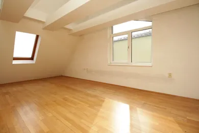 Na predaj 10-izbový dom, 250 m², Bratislava-Karlova Ves, Šaštínska
