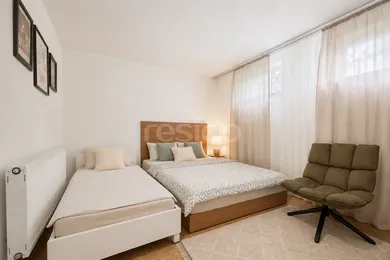 Na predaj dom, 300 m², Bratislava-Podunajské Biskupice