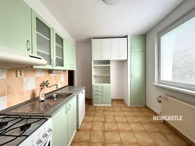 Mieszkania na wynajem, 3-pokojowe, Prešov · €700