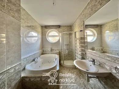 Na prenájom 3-izbový byt, 114 m², Nové Zámky, Andovská