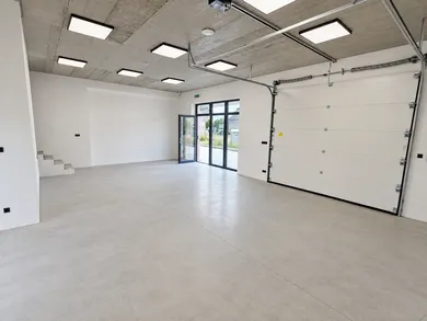 Na prenájom komerčné, 192 m², Trenčín, Bratislavská