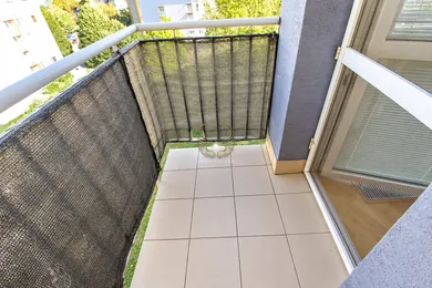 Na prenájom 2-izbový byt, 65 m², Bratislava-Petržalka, Rusovská cesta