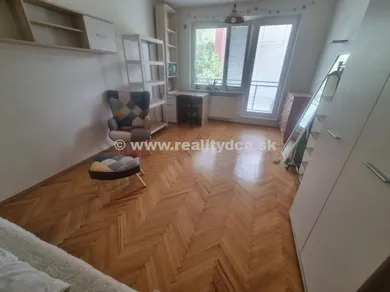 Na prenájom 3-izbový byt, 81 m², Dubnica nad Váhom