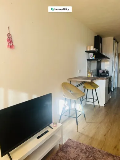Na prenájom 1-izbový byt, 35 m², Bratislava-Devínska Nová Ves