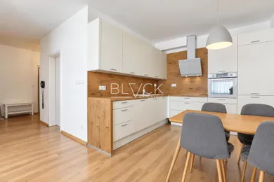 Na prenájom 2-izbový byt, 56 m², Bratislava-Nové Mesto