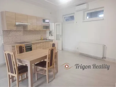 Mieszkania na wynajem, 3-pokojowe, Komárno · €650
