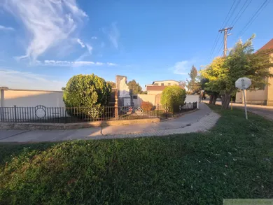 Na predaj pozemok, 860 m², Košúty