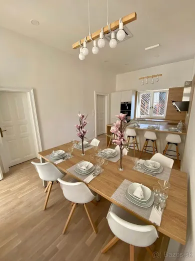Mieszkania na sprzedaż, 5-pokojowe, Komárno · €178 000