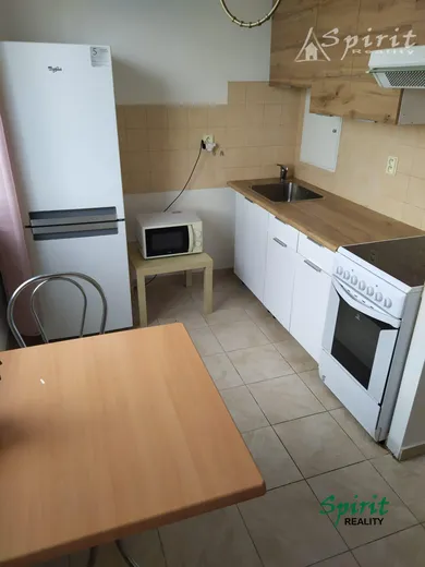 Na prenájom 1-izbový byt, 36 m², Bratislava-Petržalka, Holíčska