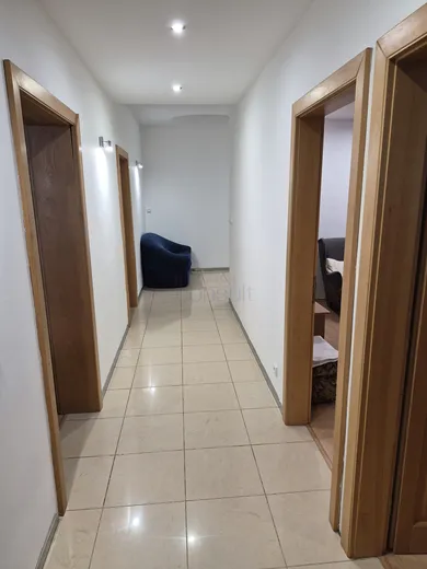 Na prenájom komerčné, 200 m², Komárno, Ul. gen. Klapku