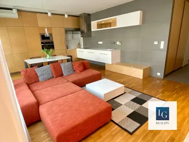 Квартиры в аренду, 3-комнатные, Bratislava-Nové Mesto · €1 100