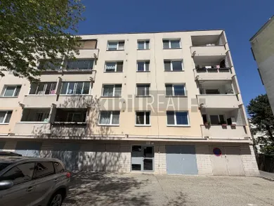 Квартири на продаж, 4-кімнатні, Bratislava-Dúbravka · €270 000