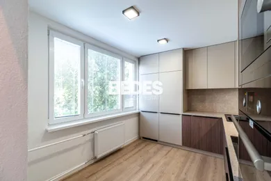Na predaj 3-izbový byt, 80 m², Prievidza
