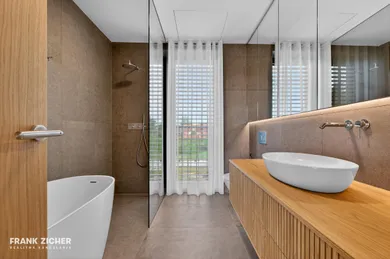 Na predaj 4-izbový dom, 174 m², Bratislava-Devín, Kremeľská