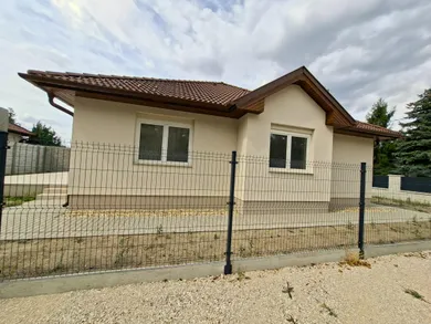 Na predaj 3-izbový dom, 115 m², Mezo Imre