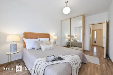 Na predaj 3-izbový byt, 86 m², Bratislava-Nové Mesto, Bajkalská