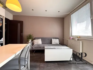 Na predaj 1-izbový byt, 37 m², Senica, Hollého