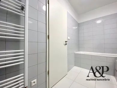 Na predaj 2-izbový byt, 49 m², Senica, Sadová
