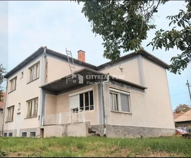 Na predaj 6-izbový dom, 250 m², Kamenín