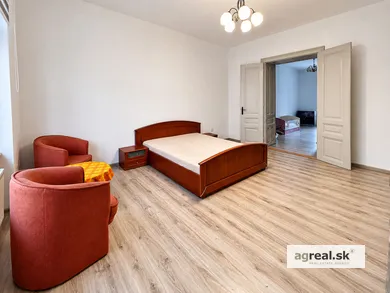 Na prenájom 4-izbový byt, 151 m², Bratislava-Staré Mesto, Mateja Bela