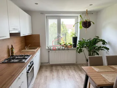 Na prenájom 2-izbový byt, 47 m², Dubnica nad Váhom, Moyzesova