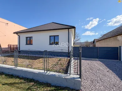 Domy na sprzedaż, 4-pokojowe, Oponice · €209 000