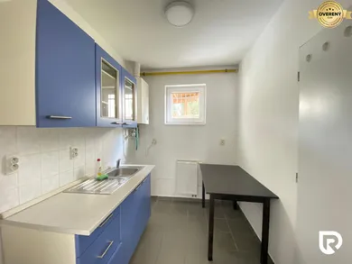 Na prenájom komerčné, 75 m², Trenčín, Zlatovská