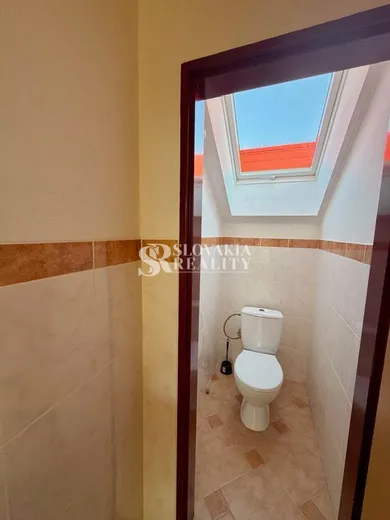 Na prenájom komerčné, 51 m², Nitra, Novozámocká