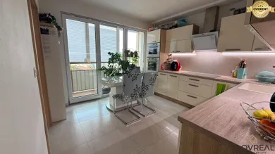 Na predaj 4-izbový byt, 95 m², Nová Baňa