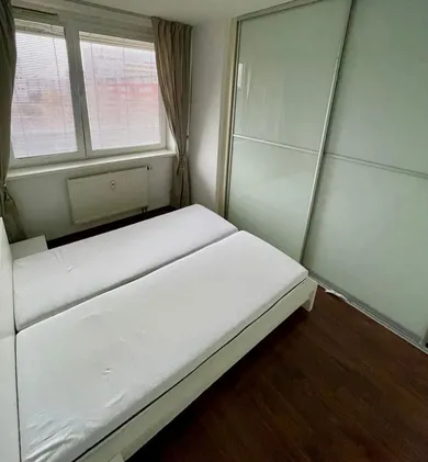 Na prenájom 2-izbový byt, 56 m², Bratislava-Ružinov, Tomášikova
