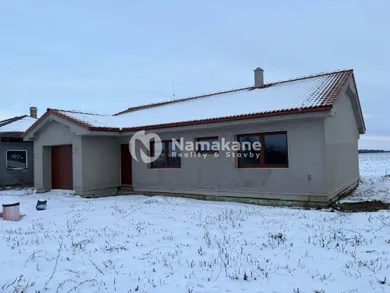 Eladó házak, 1-szobás, Dvory nad Žitavou · €235 000