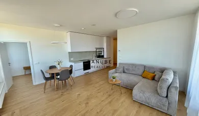 Na predaj 2-izbový byt, 59 m², Bratislava-Nové Mesto, Rožňavská