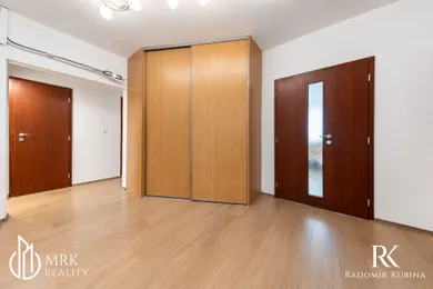Na predaj 4-izbový byt, 87 m², Bratislava-Petržalka, Znievska
