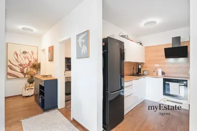 Na prenájom 2-izbový byt, 56 m², Bratislava-Ružinov, Mierová