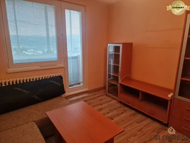 Mieszkania na wynajem, 1-pokojowe, Žiar nad Hronom · €450