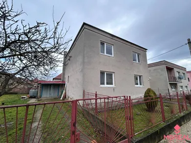 Domy na sprzedaż, 6-pokojowe, Hrušovany · €159 900