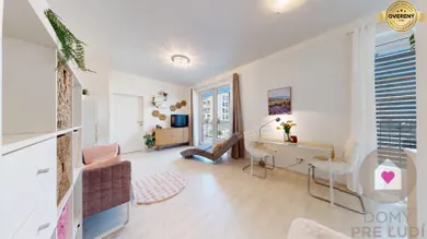 Na predaj 2-izbový byt, 40 m², Bratislava-Petržalka, Žltá