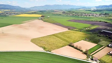 Na predaj pozemok, 600 m², Karlová
