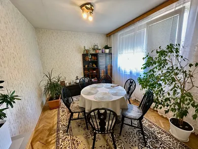 Na prenájom 4-izbový byt, 85 m², Šurany, Mostná