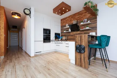 Eladó házak, 4-szobás, Galanta · €299 500