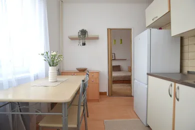 Na prenájom 2-izbový byt, 80 m², Poprad, Okružná