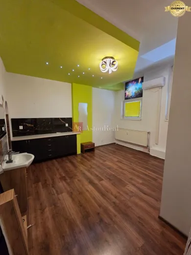 Na predaj komerčné, 150 m², Bratislava-Petržalka, Jasovská