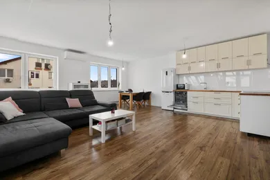 Eladó lakások, 3-szobás, Pezinok · €285 000
