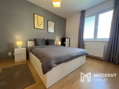 Na prenájom 3-izbový byt, 64 m², Trenčín, Východná