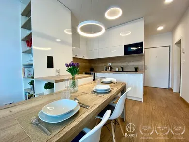 Na prenájom 2-izbový byt, 58 m², Bratislava-Ružinov