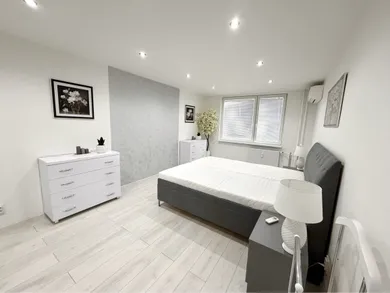 Na prenájom 2-izbový byt, 65 m², Nové Zámky