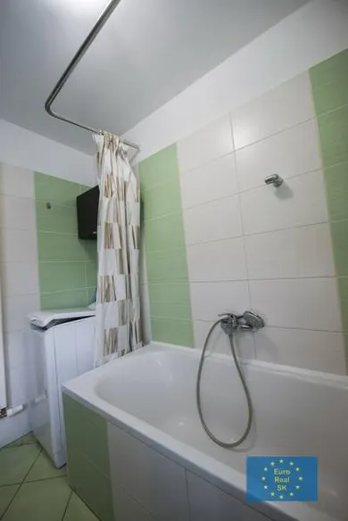 Na prenájom 2-izbový byt, 60 m², Košice-Juh, Pasteurovo námestie