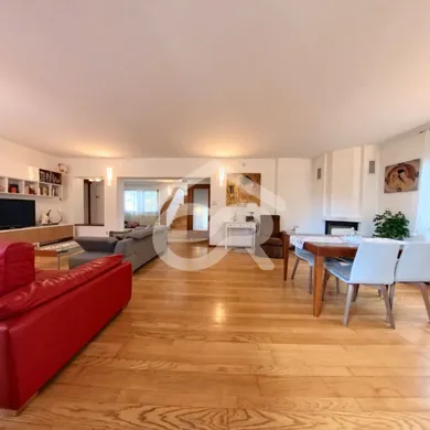 Na predaj 9-izbový dom, 500 m², Nitra, Kodályova